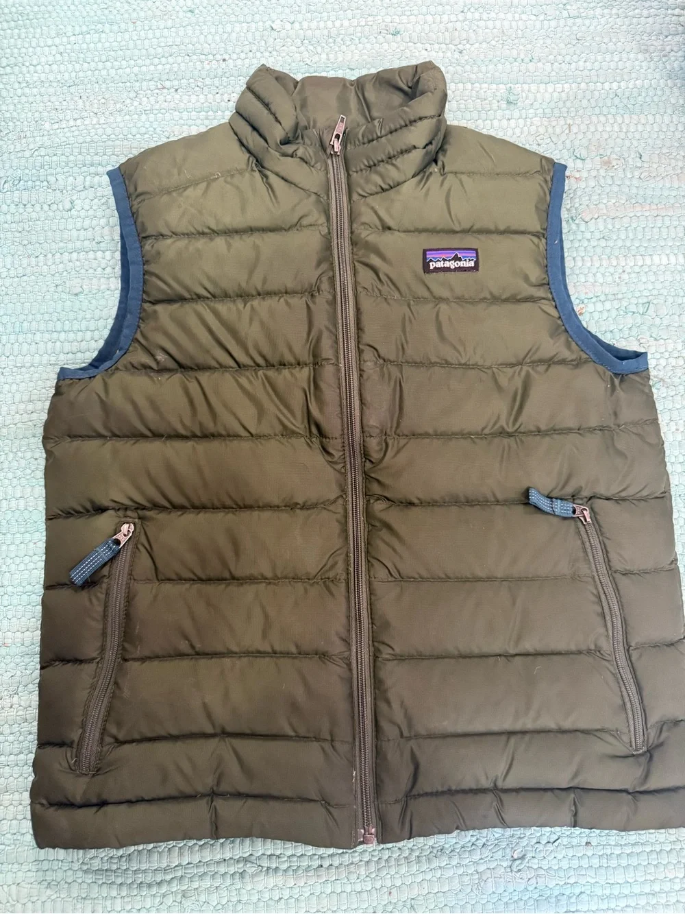 Patagonia Boys Down Sweater Vest Size S 8 Olive Green 600 Fill Puffer 68220